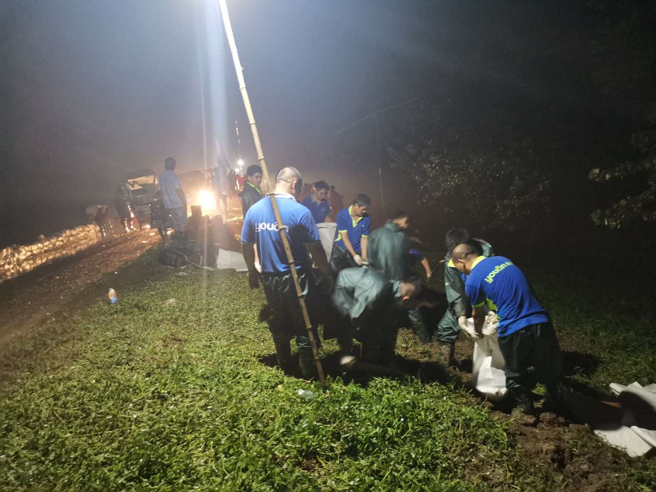 抗洪搶險一線，永安行又見“最美睡姿”！